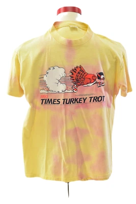 Camiseta Stedman gráfica dupla face Times Turkey Trot Fla tingida amarela e rosa G - Imagem 1 de 3