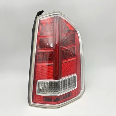 Lámpara de freno de luz trasera lateral derecha para pasajero Chrysler 300 11-14 OEM P68154602AC Foto 1 de 4