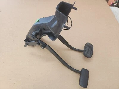 Chevrolet 1955 1956 conjunto de pedal de freno y embrague restaurado OEM usado Chevy Foto 1 de 4