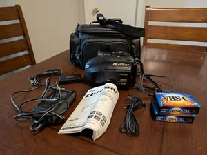 Quasar VM-L153 Camcorder VHS-C 700x Digital Zoom W Charger Battery Bag - RJ - Picture 1 of 12