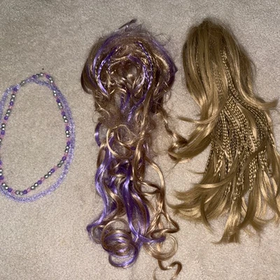 Lote de 3 Pelucas Niña Vestir Halloween Trenza Pinza de Pelo y Collar Púrpura Foto 1 de 4