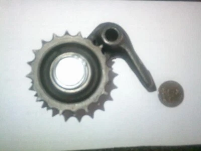 Engranaje de tensión de cadena de distribución usado OE Mercedes #12105000109,800500109 M121, M180, 190SL Foto 1 de 4