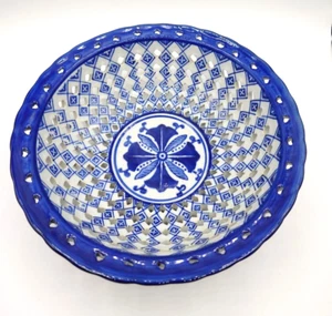 Diseño de cuenco grande decorativo reticulado vintage azul y blanco glicinia de 10" - Imagen 1 de 12