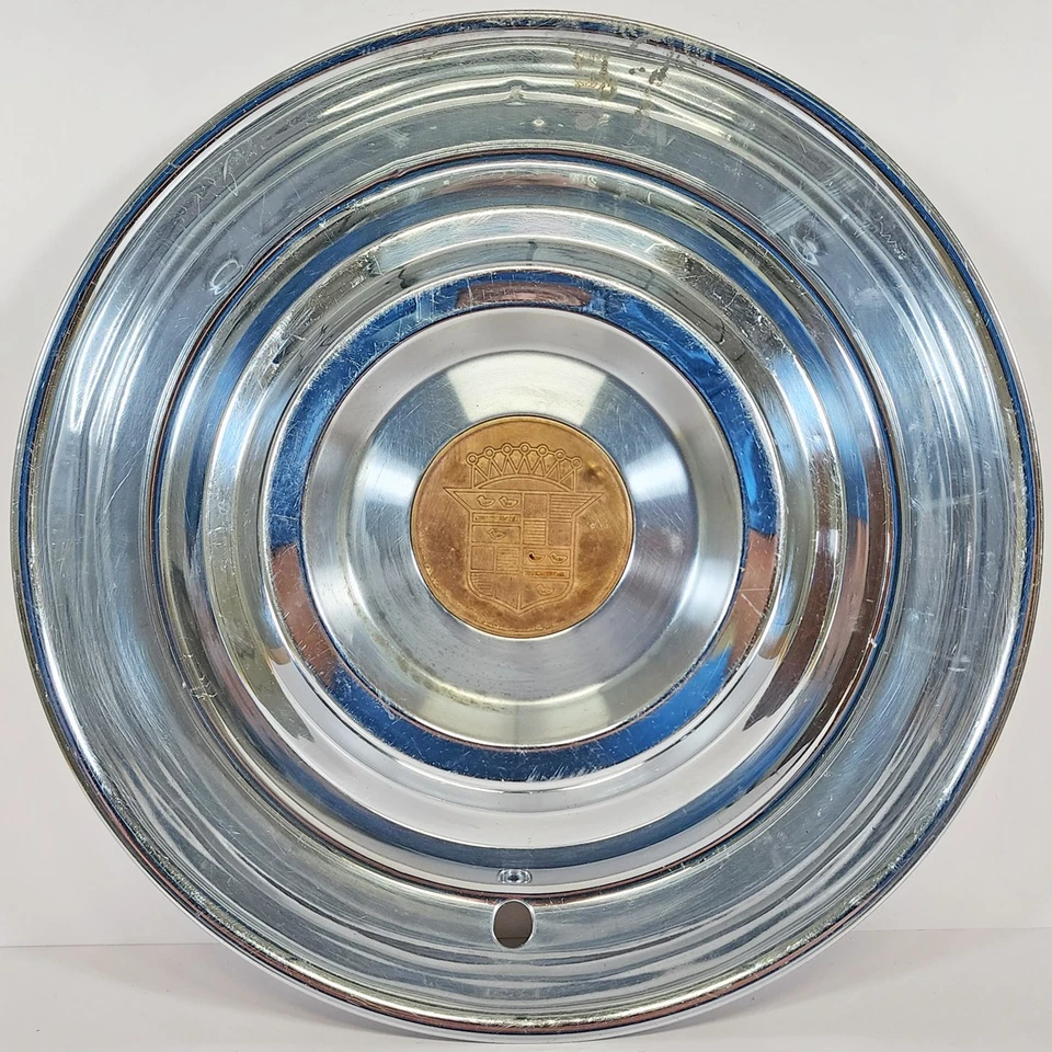 👀 UNA cubierta de rueda tapacubos vintage 1953-1954 Cadillac Deville/Serie 62 15" 👍 Foto 1 de 4