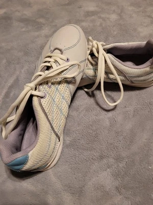 LADIES CURVES EXTRACTION WHITE BLUE TENNIS SHOES SIZE 8.5 NARROW EUC WORKOUT RUN - Image 1 of 4