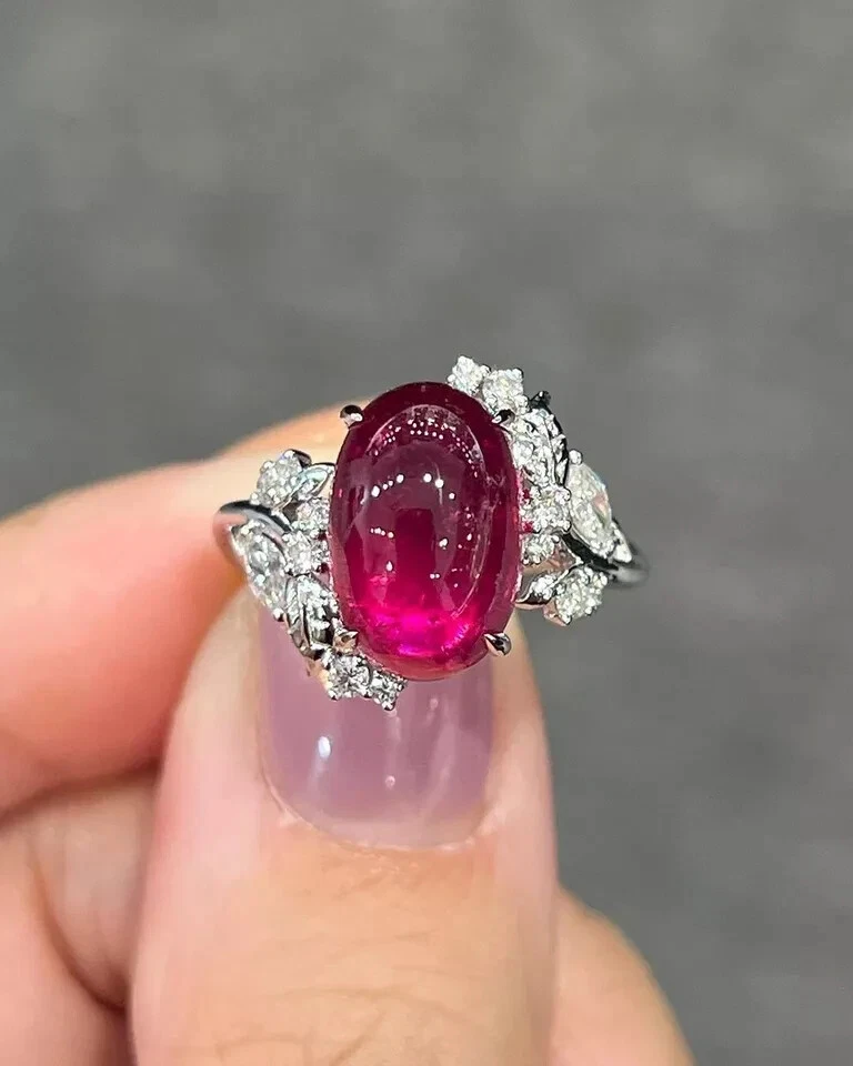 Alianza de diamantes de turmalina roja natural corte ovalado de 5,89 quilates platino sólido 950 Foto 1 de 4