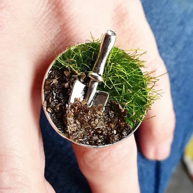 Único THE GARDENER RING hecho a mano JARDINERÍA ajustable césped lindo miniatura Foto 1 de 1