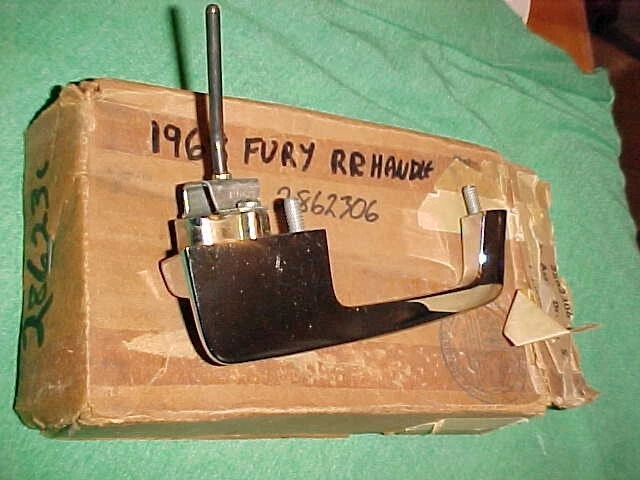 NOS 1968 PLYMOUTH FURY RIGHT REAR DOOR HANDLE NOS Mopar 2862306 - Imagem 1 de 2
