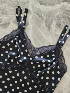 M&S Midaxi-Satin-Teekleid gepunktet V-Ausschnitt Spitzendetail ~ Größe 10 normal - Bild 1 von 9