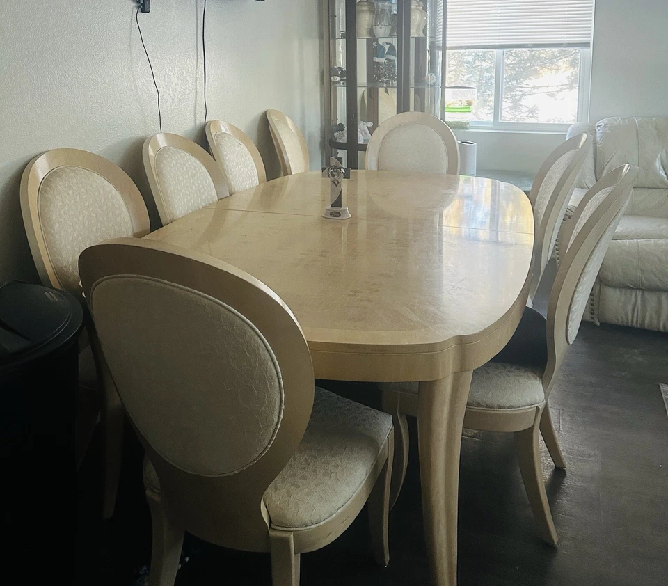 Mesa de comedor Henredon con 10 sillas  Foto 1 de 4