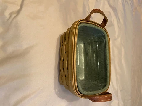 Longaberger Tea Berry Basket Handmade In The USA 2003 Cover