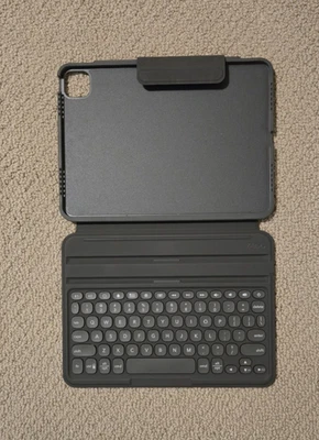 Teclado inalámbrico ZAGG Pro Keys con funda para Apple iPad Pro 11", Air 10.9/11" Foto 1 de 3
