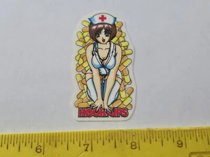 PEGATINA DE COLECCIÓN HOOK UPS SEXY ENFERMERA TRAVIESA DR FEELGOOD DRUGS NUEVO DE LOTE ANTIGUO DE PATINETA - Imagen 1 de 1