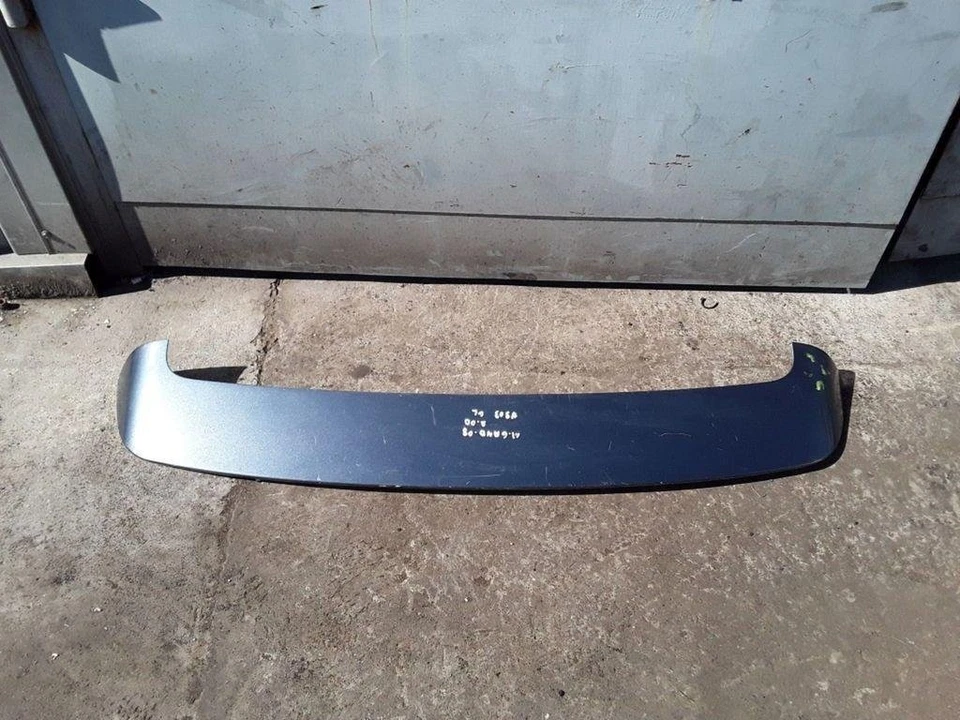 Alerón portón trasero MITSUBISHI GRANDIS NAW 2.0 diésel 100kw 2008 31645490 Foto 1 de 4