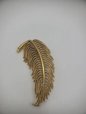 Broche Pin Vintage Monet Tono Dorado Mediados de Siglo Moderno Tono Dorado Joyería Disfraz Foto 1 de 4