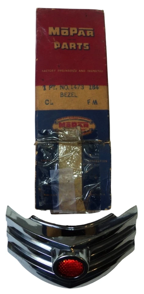 Extensión de bisel de lámpara trasera izquierda de stock antiguo para modelos Dodge 1951-52 #1473184 Foto 1 de 1