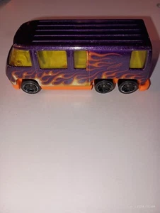 Hot Wheels GMC Motorhome Purple with Flames Heat Fleet Diecast  9645  - Picture 1 of 5