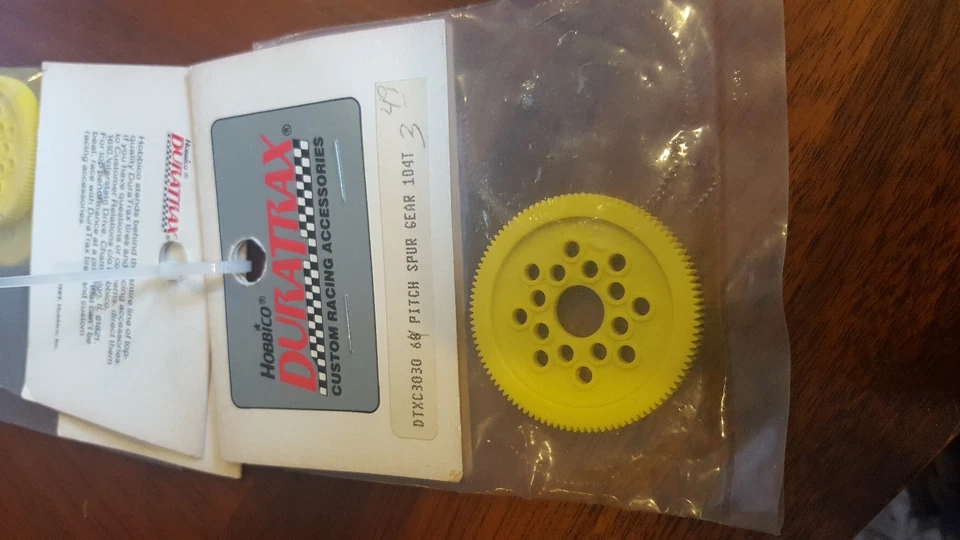 NEW Duratrax Spur Gear 64P 104T DTXC3030 - VINTAGE YELLOW - Image 1 of 1