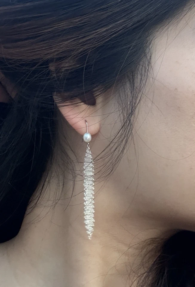 Pendientes de gancho de bufanda de malla colgante de plata esterlina Tiffany Co con perlas Foto 1 de 1