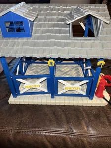 BREYER COUNTRY STABLE Please See Pictures For Parts - Picture 1 of 6