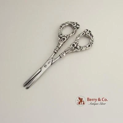 Tijeras de uva con mango floral Watson de plata de ley 1910 Foto 1 de 4