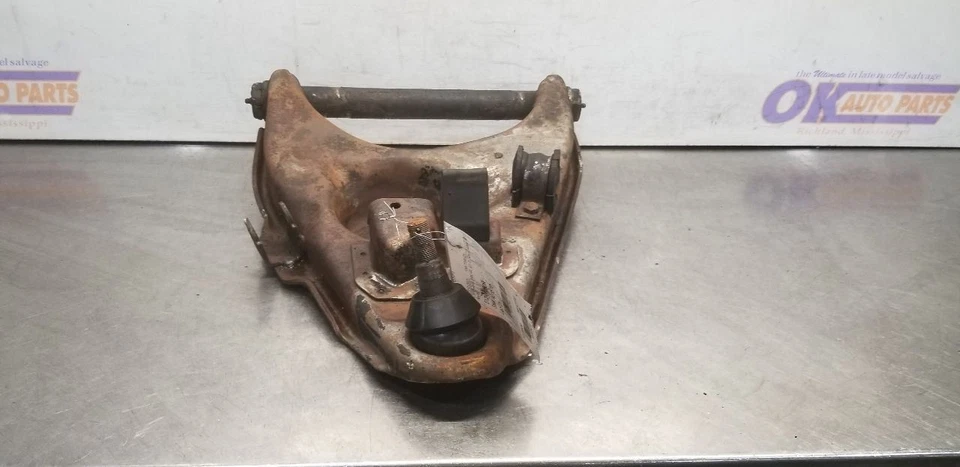 Chevy C20 1969 4x2 brazo de control inferior pasajero delantero derecho Foto 1 de 4