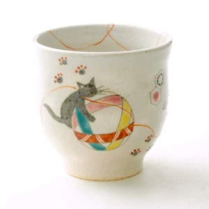 Kutani Ware Teacup [Temari Cat] Red Temari, Small Size_ - Picture 1 of 7