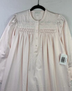 Neu mit Etikett Miss Elaine rosa Satin Nachthemd Gr. S Flanell gefüttert Cottagecore Oma lang - Bild 1 von 5