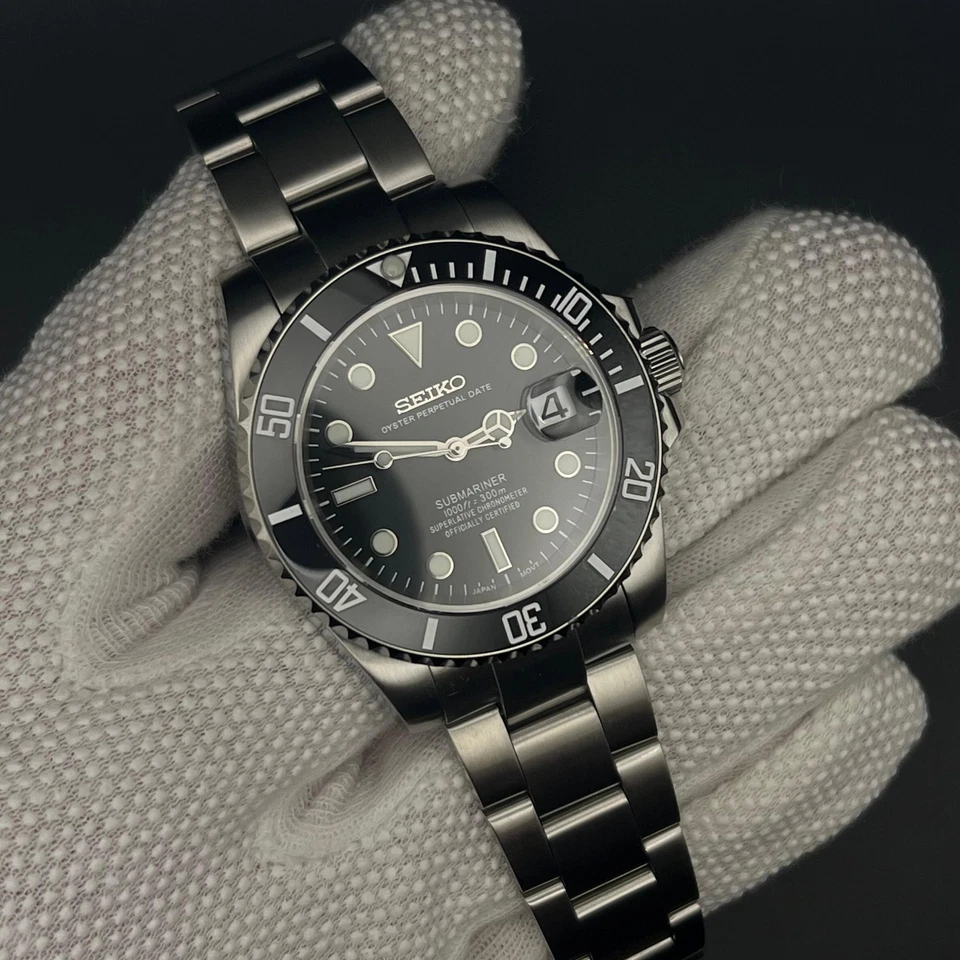 Seiko 40MM Automatic NH35 Divers Watch - Black Bezel Stainless Steel Bracelet - Image 1 of 4