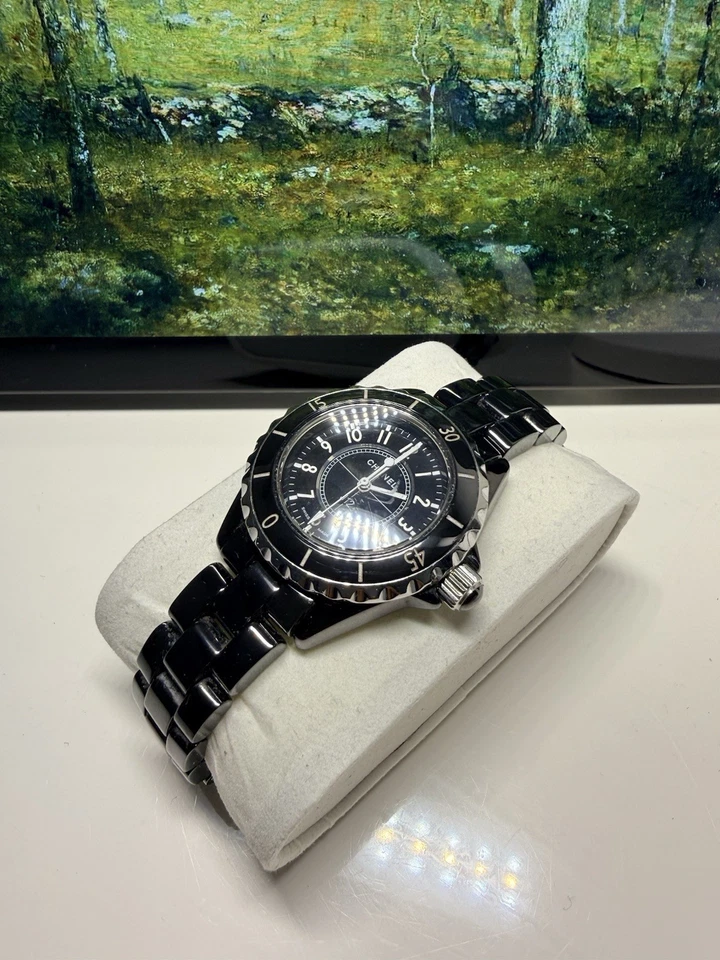 Женские кварцевые часы Chanel J12 33 мм с датой черный циферблат керамика - Изображение 1 из 4