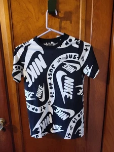 Nike Boys Sportswear Relaxed-Fit “Just Do It” Logo Tee Kids T-shirt Size M - Picture 1 of 4