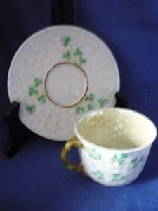 Vintage Belleek irisches Kleeblatt Korbgeflecht 2" Tasse & Untertasse bezaubernd - Bild 1 von 3
