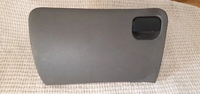 Cubierta de guantera gris Ford Fiesta MK4/5 Puma MK1 1998-2002 V97FBA06024 ♻️ Foto 1 de 4