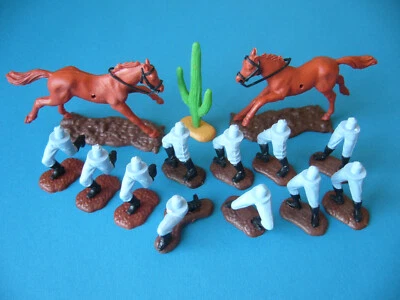 Timpo 11 Nordstaatler Unterteile / Nordstaaten und 2 Pferde und 1 grüner Kaktus - Image 1 of 4