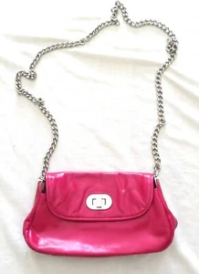 Bolso de Mano Bagley Mischka Rosa con Cadena de Hombro Tono Plateado Cierre Giratorio - Imagen 1 de 4