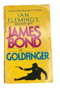 Goldfinger (1959) by Ian Fleming, SC Book, Berkley (1983), James Bond, Yellow  - Picture 1 of 3