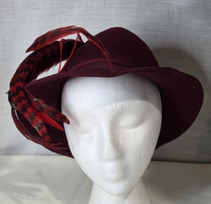 Vtg Ernie Doeskin 100% Wool Felt Feathers Womens Burgundy Hat Geo. W. Bollman Co - Picture 1 of 14