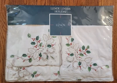 Lenox Linens Holiday 2 Placemats & Napkins - Christmas - Image 1 of 4