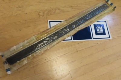New GM OEM 1988 - 1998 Chevy GMC  pickup truck box  bed side molding NOS - Image 1 of 4