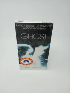 Ghost (VHS, 1990) NEW Factory Sealed Patrick Swayze Demi Moore Whoopi Goldberg - Foto 1 di 8