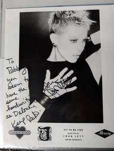 Joan Jett Autogramm - Bild 1 von 3