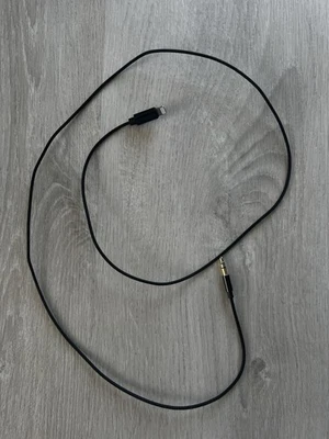 Q00 AUX Kabel 8pin auf 3,5mm Klinke Audio Kabel Autoradio Kopfhörer Lautsprecher - Bild 1 von 2