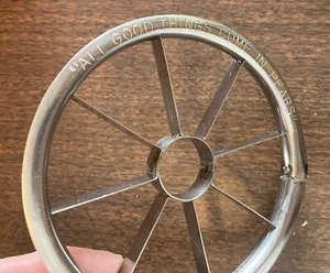 Cortadora de manzana vintage de metal PERA en caja original sello de 6 centavos California Bartlett - Imagen 1 de 6