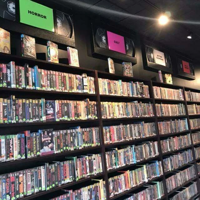 Lot of 4 random Horror and Sci fi VHS tapes from closed Video rental Store wow!! Foto 1 de 1