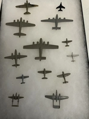 Lote De Colección De 13 Aviones Militares De Plástico Segunda Guerra Mundial Aviones Foto 1 de 4