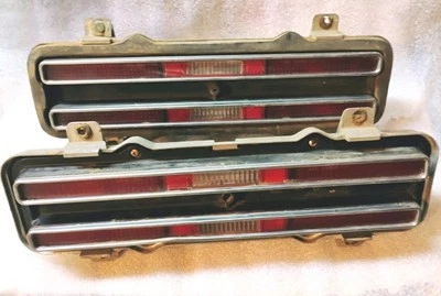 1967-1968 Pontiac Firebird conjunto de lanterna traseira original de fábrica GM FABRICANTE DE EQUIPAMENTO ORIGINAL - Imagem 1 de 4