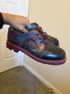 Zapatos Derby Clásicos John Fluevog 7th Heaven Supervog con Cordones 8.5 Ángeles Negros Foto 1 de 4