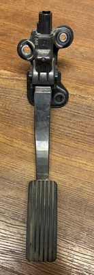 2007-2014 DODGE AVENGER AT ACCELERATOR GAS PEDAL ASSEMBLY 04891585AC - Image 1 of 2