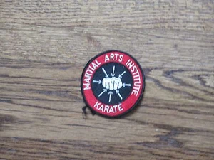 Karate, instituto de artes marciales, parche, nuevo stock antiguo, década de 1970 - Imagen 1 de 1