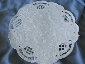 10 pcs vtg 10" Paper IVORY OFF White Lace Doily ROUND PRINCESS RARE HTF - Picture 1 of 3